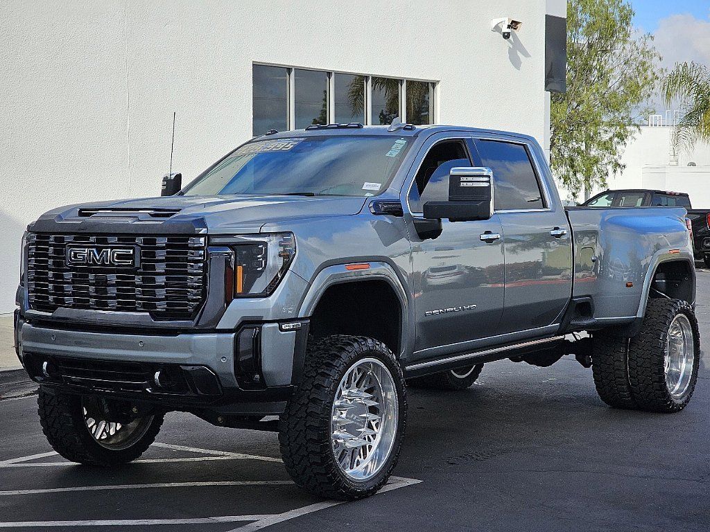 Used 2024 GMC Sierra 3500 Denali Ultimate AWD/4WD image 1
