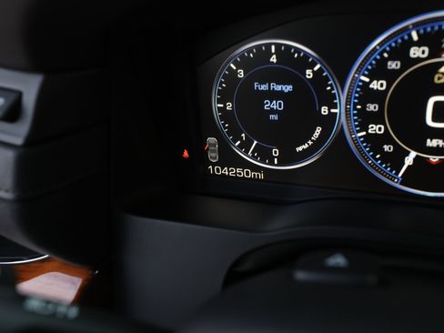 Used 2015 Cadillac Escalade Premium image 29