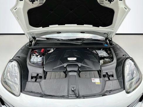 Certified 2023 Porsche Cayenne S w/ Premium Package Plus AWD/4WD image 32