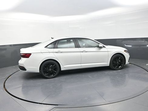 New 2026 Volkswagen Jetta SE image 9