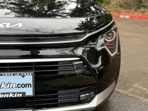 Used 2023 Kia Niro EX Touring image 4