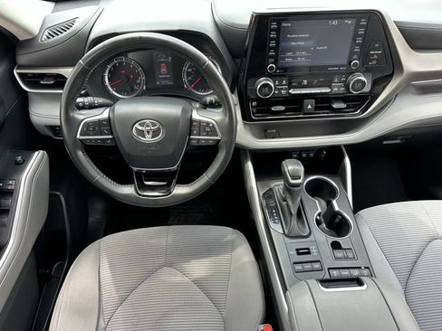 Used 2020 Toyota Highlander LE AWD/4WD image 13