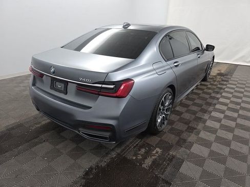 Used 2022 BMW 740i w/ M Sport Package image 3