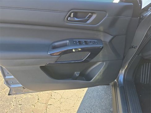 New 2025 Nissan Pathfinder SV w/ Black Appearance Package image 11