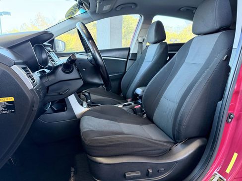 Used 2016 Hyundai Elantra GT w/ Option Group 02 image 9