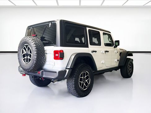 Used 2024 Jeep Wrangler Unlimited Rubicon w/ Convenience Group AWD/4WD image 4