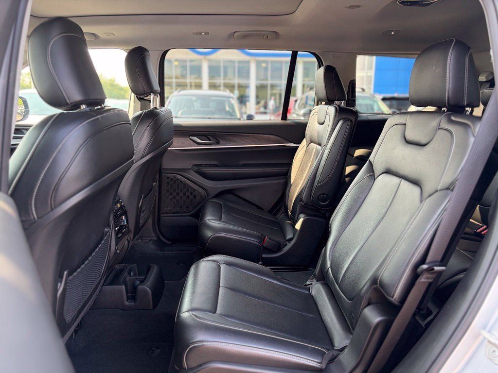Used 2024 Jeep Grand Cherokee L Limited AWD/4WD image 15