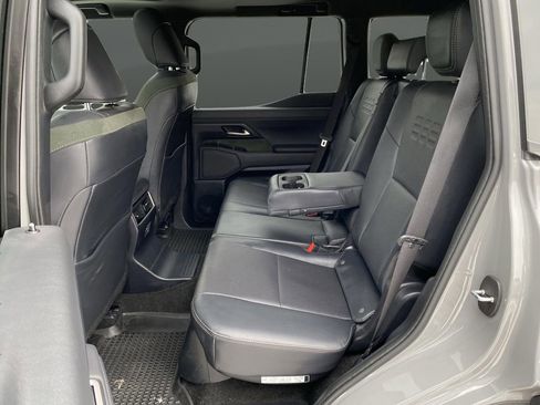 Used 2024 Lexus GX 550 image 40