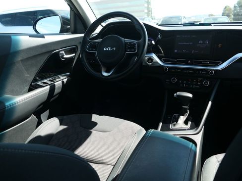Used 2022 Kia Niro LXS image 24