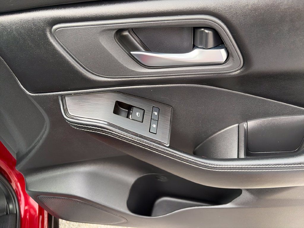 Used 2025 Nissan Rogue SV FWD image 39