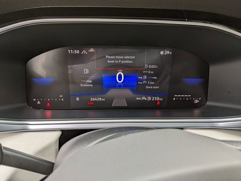 Certified 2025 Volkswagen Taos SE image 14