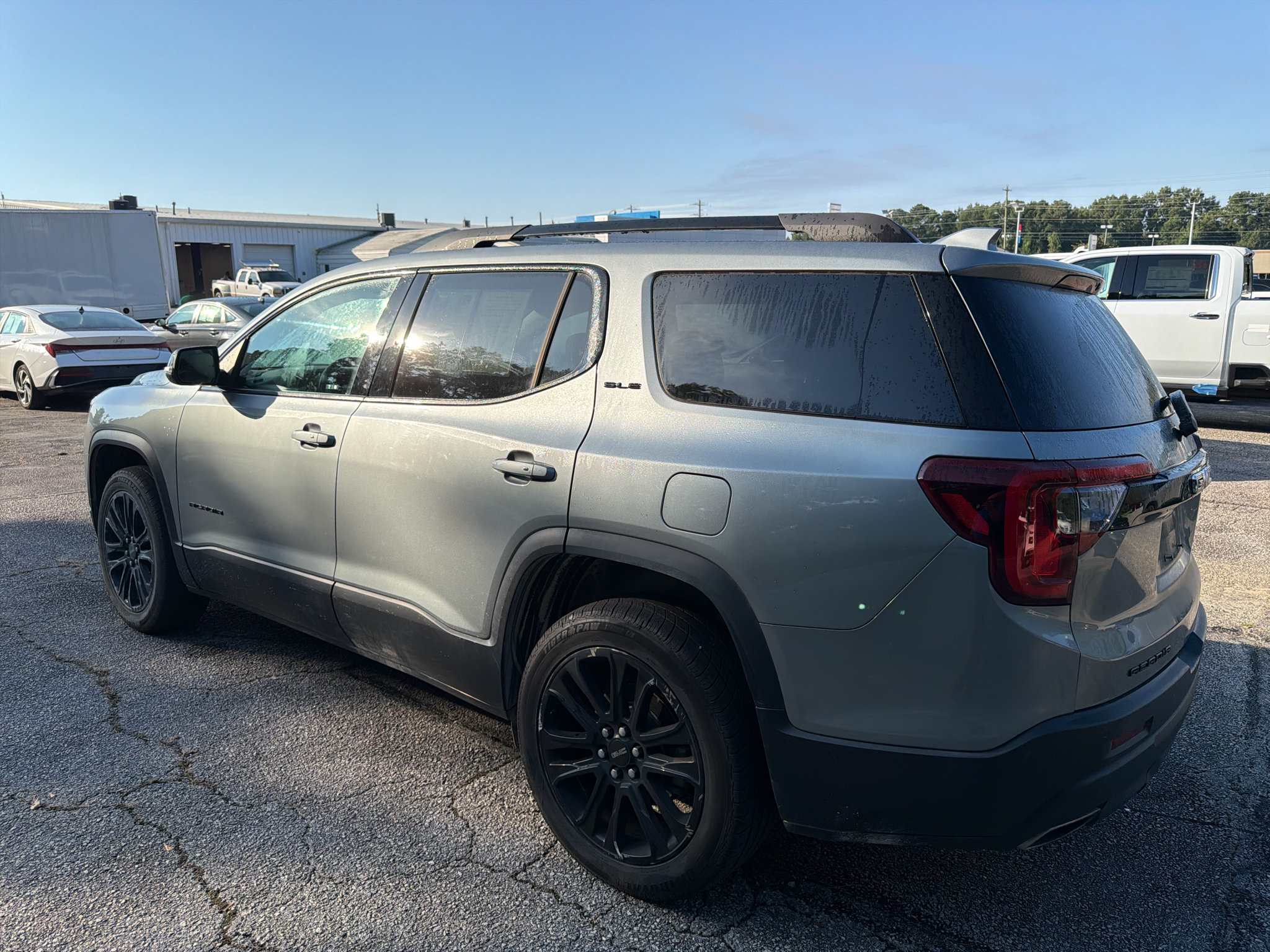 Used 2023 GMC Acadia SLE w/ Driver Convenience Package FWD image 2