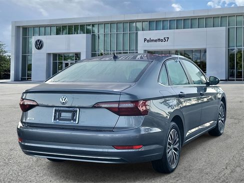 Certified 2021 Volkswagen Jetta SE image 4