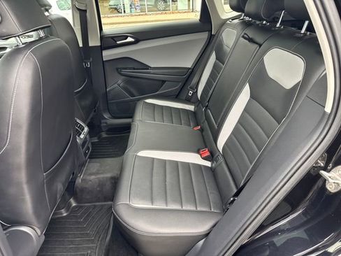 Certified 2023 Volkswagen Taos SEL image 32