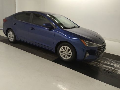 Used 2020 Hyundai Elantra SE FWD image 11