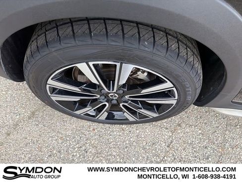 Used 2023 Volvo V60 B5 Cross Country Ultimate image 29