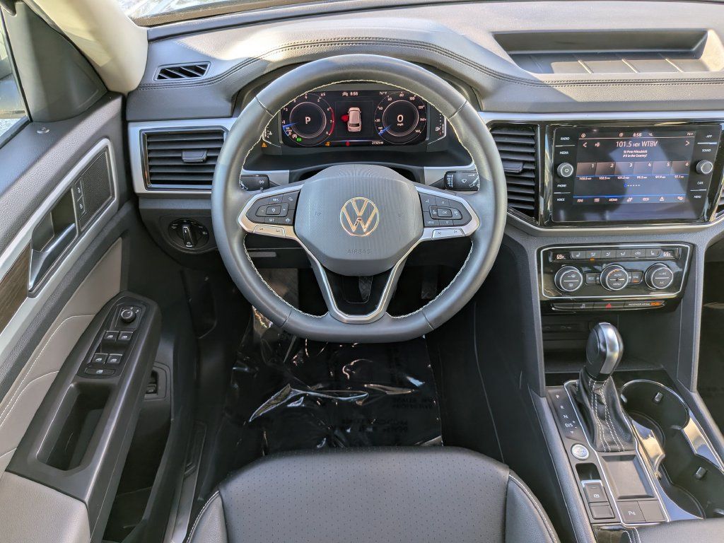 Certified 2023 Volkswagen Atlas SE w/ Panoramic Sunroof Package FWD image 12