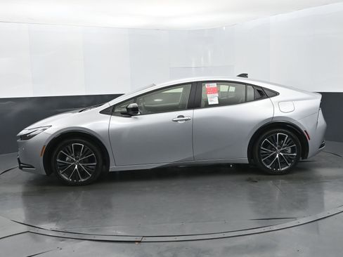 Used 2026 Toyota Prius XLE image 2