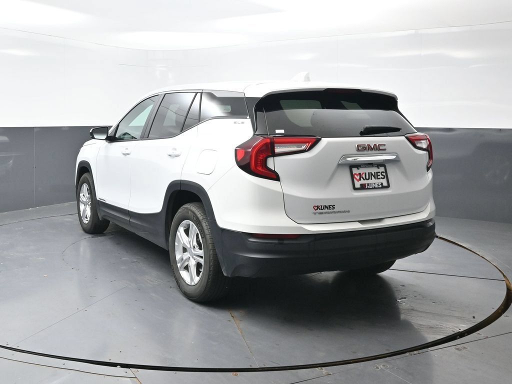 Used 2024 GMC Terrain SLE FWD image 11