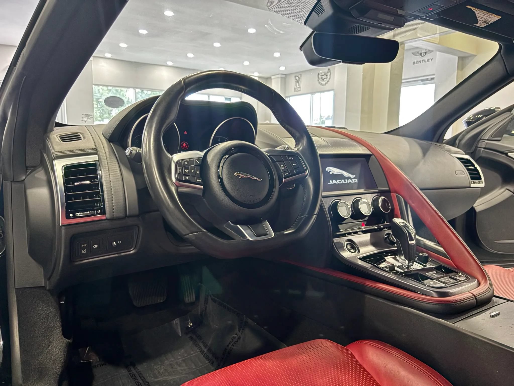 Used 2020 Jaguar F-TYPE Convertible RWD image 9