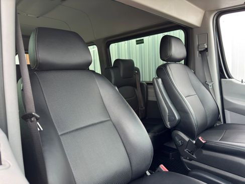 Used 2018 Mercedes-Benz Sprinter 2500 image 25