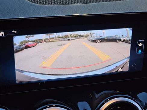Used 2025 Mercedes-Benz GLB 250 image 13