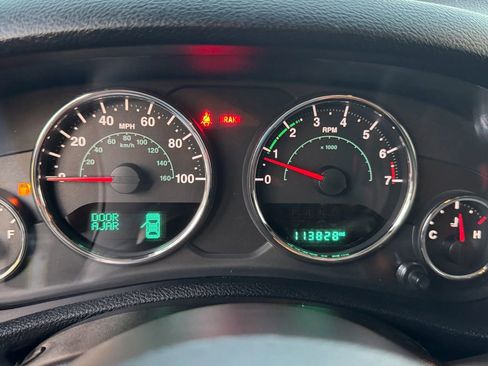 Used 2016 Jeep Wrangler Unlimited Sahara w/ Connectivity Group image 25