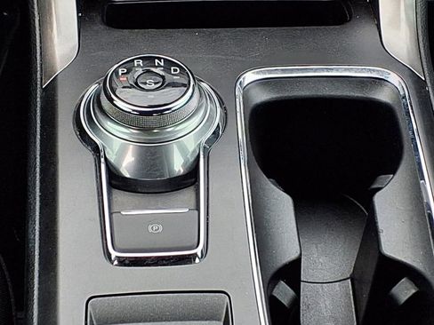 Used 2019 Ford Fusion SE image 16