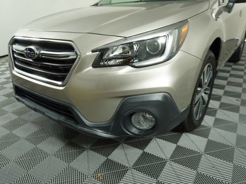 Used 2019 Subaru Outback 2.5i Limited AWD/4WD image 11