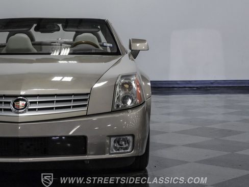 Used 2005 Cadillac XLR image 18