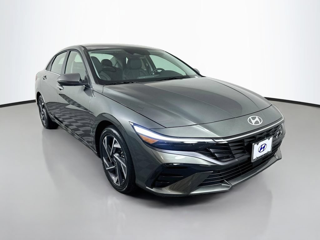 New 2026 Hyundai Elantra Limited FWD image 3
