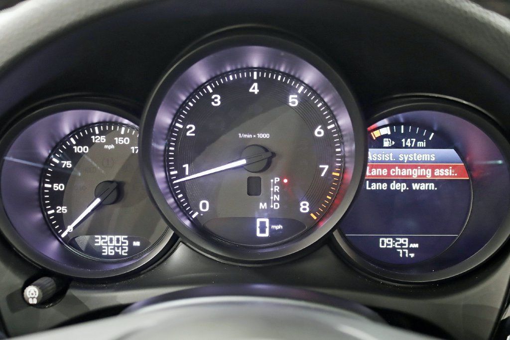 Used 2022 Porsche Macan AWD/4WD image 16