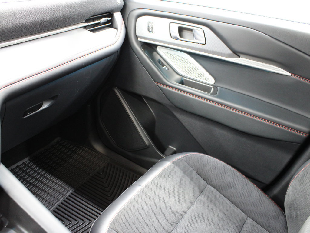 Used 2025 Ford Explorer ST AWD/4WD image 36