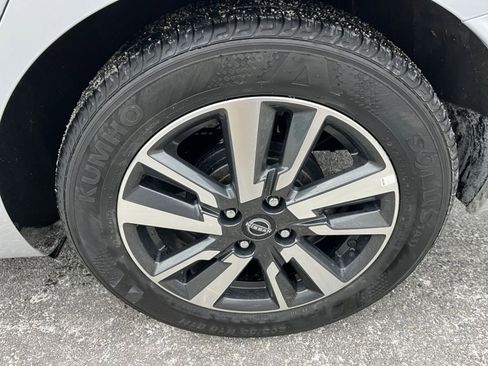 Used 2025 Nissan Versa SV image 29