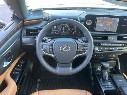 Used 2022 Lexus ES 300h w/ Premium Package image 11