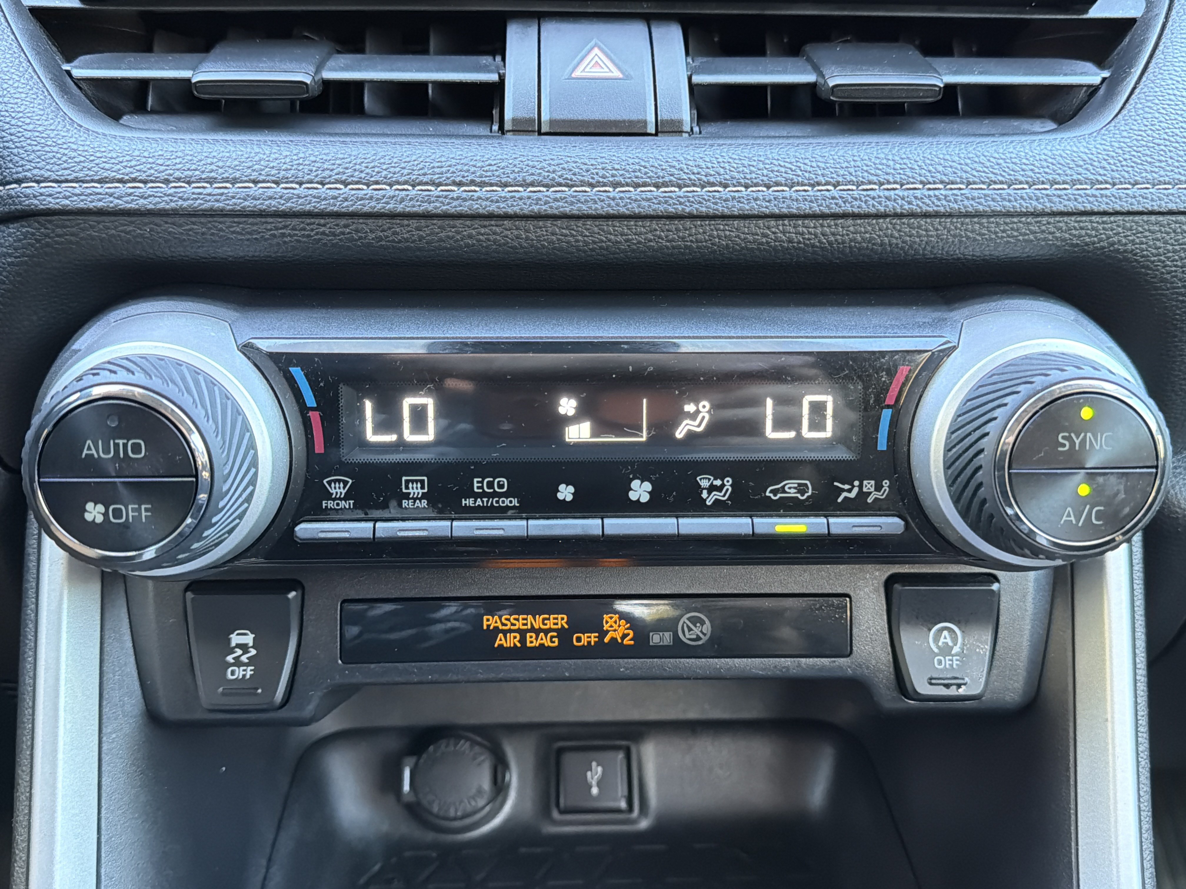 Used 2020 Toyota RAV4 XLE w/ Convenience Package FWD image 6