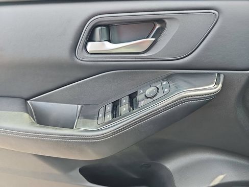 Used 2025 Nissan Rogue SV FWD image 26