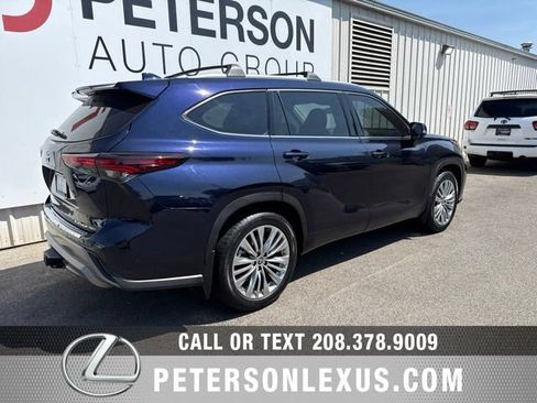 Used 2024 Toyota Highlander Platinum AWD/4WD image 4