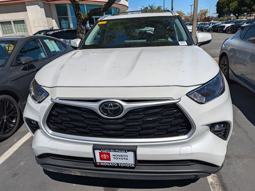 Used 2023 Toyota Highlander XLE AWD/4WD image 6
