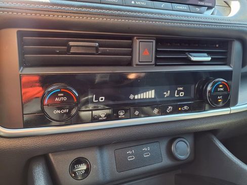 Certified 2025 Nissan Rogue SV image 8