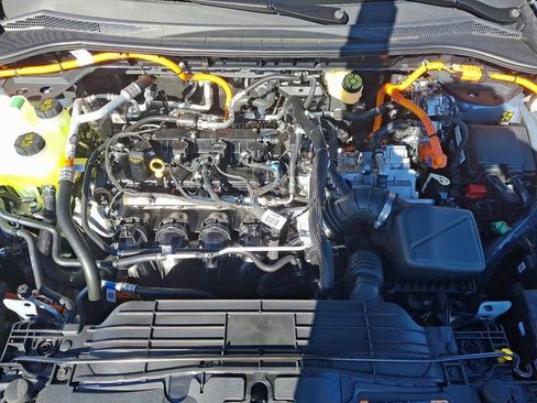 New 2025 Ford Escape SE w/ PHEV Premium Package FWD image 9