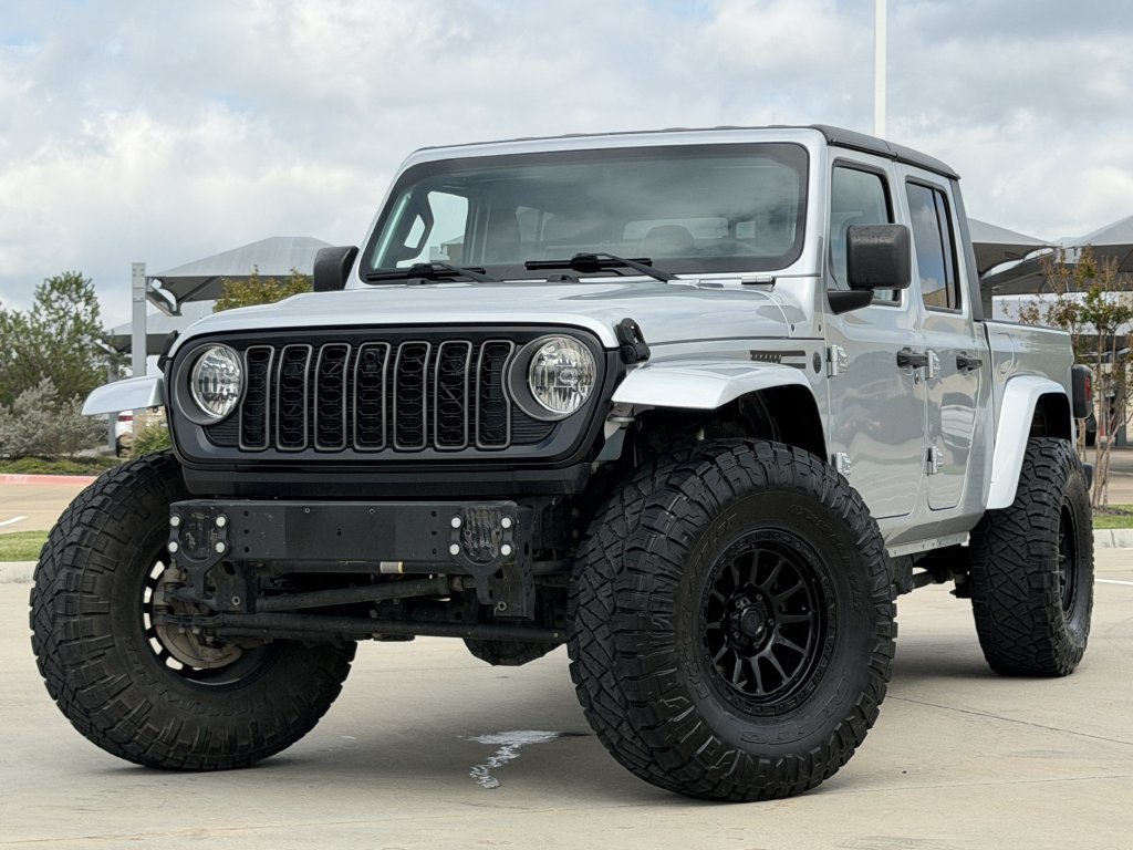Used 2023 Jeep Gladiator Sport AWD/4WD image 2