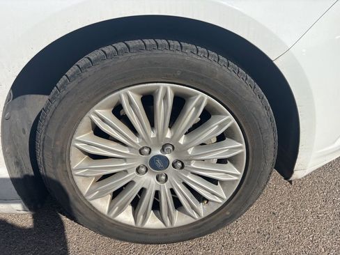 Used 2014 Ford Fusion SE FWD image 2