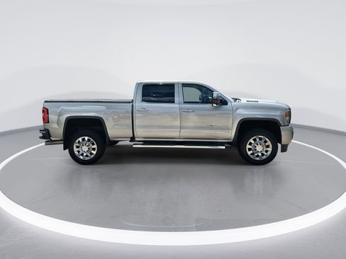 Used 2018 GMC Sierra 2500 Denali w/ Duramax Plus Package AWD/4WD image 9
