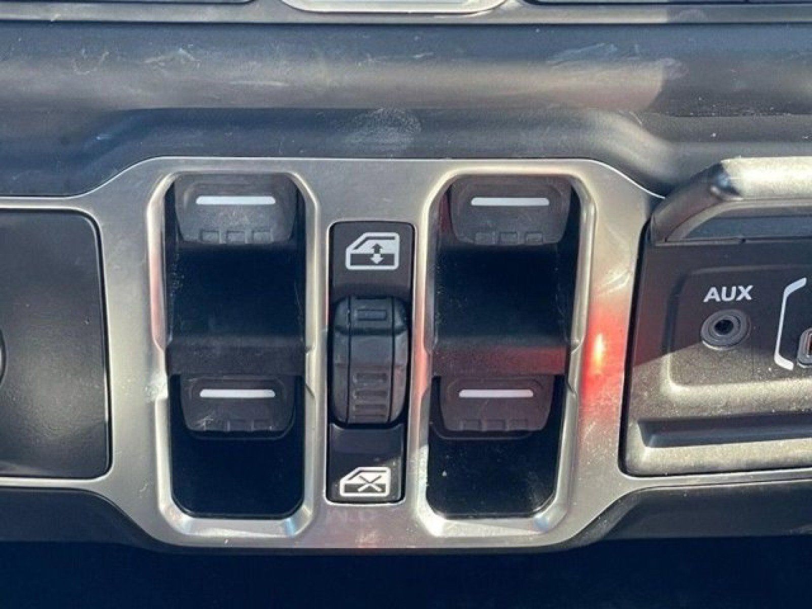 Used 2021 Jeep Gladiator Overland AWD/4WD image 30
