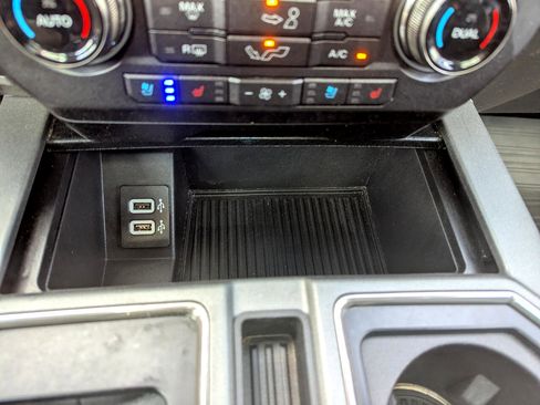 Used 2018 Ford F150 Raptor w/ Equipment Group 802A Luxury image 39