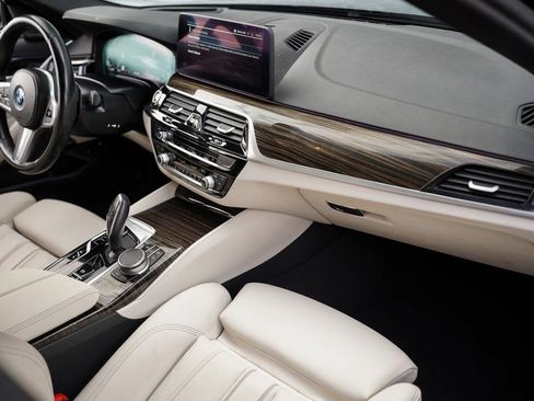 Used 2023 BMW 530e w/ M Sport Package image 22