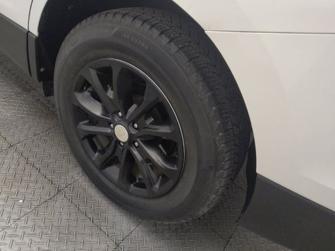 Used 2020 Chevrolet Equinox LS w/ LS Convenience Package FWD image 31