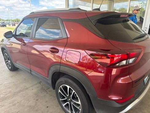 Used 2024 Chevrolet TrailBlazer LT w/ LT Cold Weather Package FWD image 11
