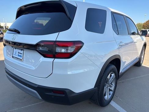 New 2025 Honda Pilot EX-L image 3